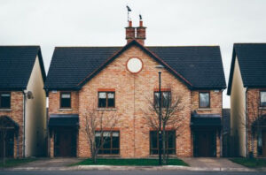 maison dans quartier résidentiel après obtention d'un crédit immobilier