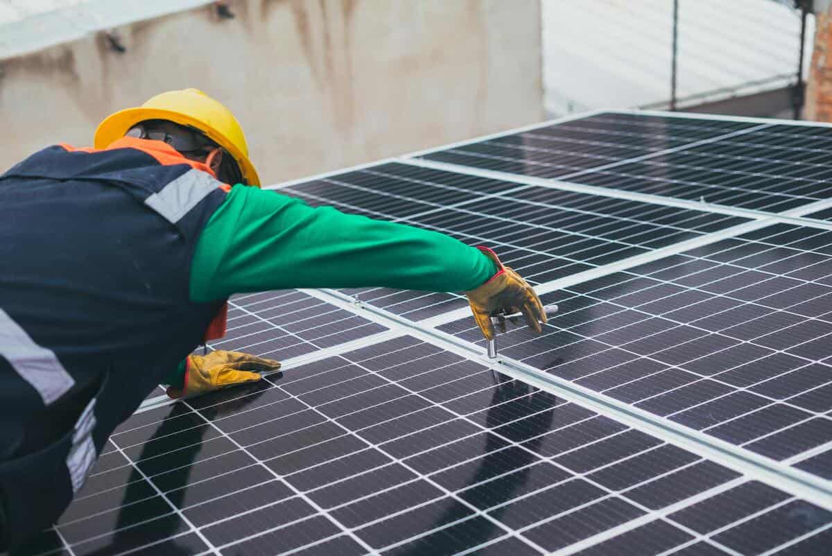 Quelles étapes pour assurer vos panneaux solaires ?