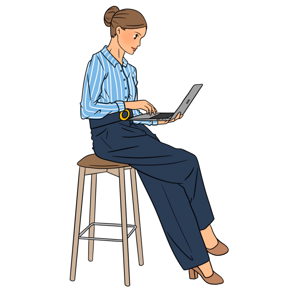 femme sur son ordinateur qui cherche une assurance de prêt