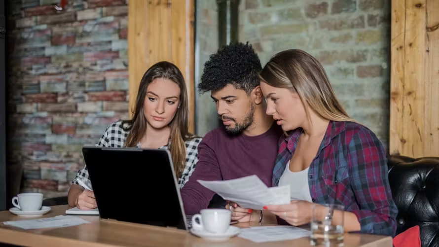 Prêt étudiant garanti par l’État : qui gagne vraiment ?